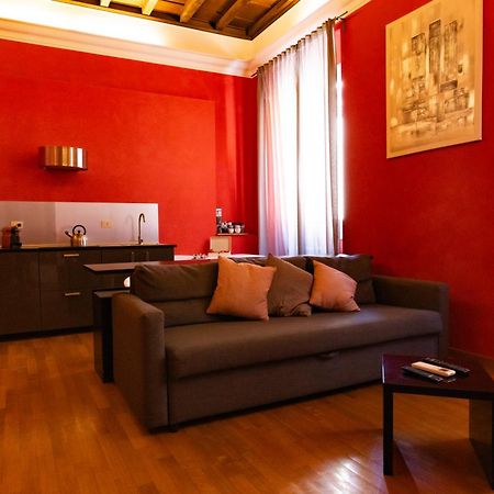 Barberini Apt Close To Fontana Di Trevi Рим Екстер'єр фото