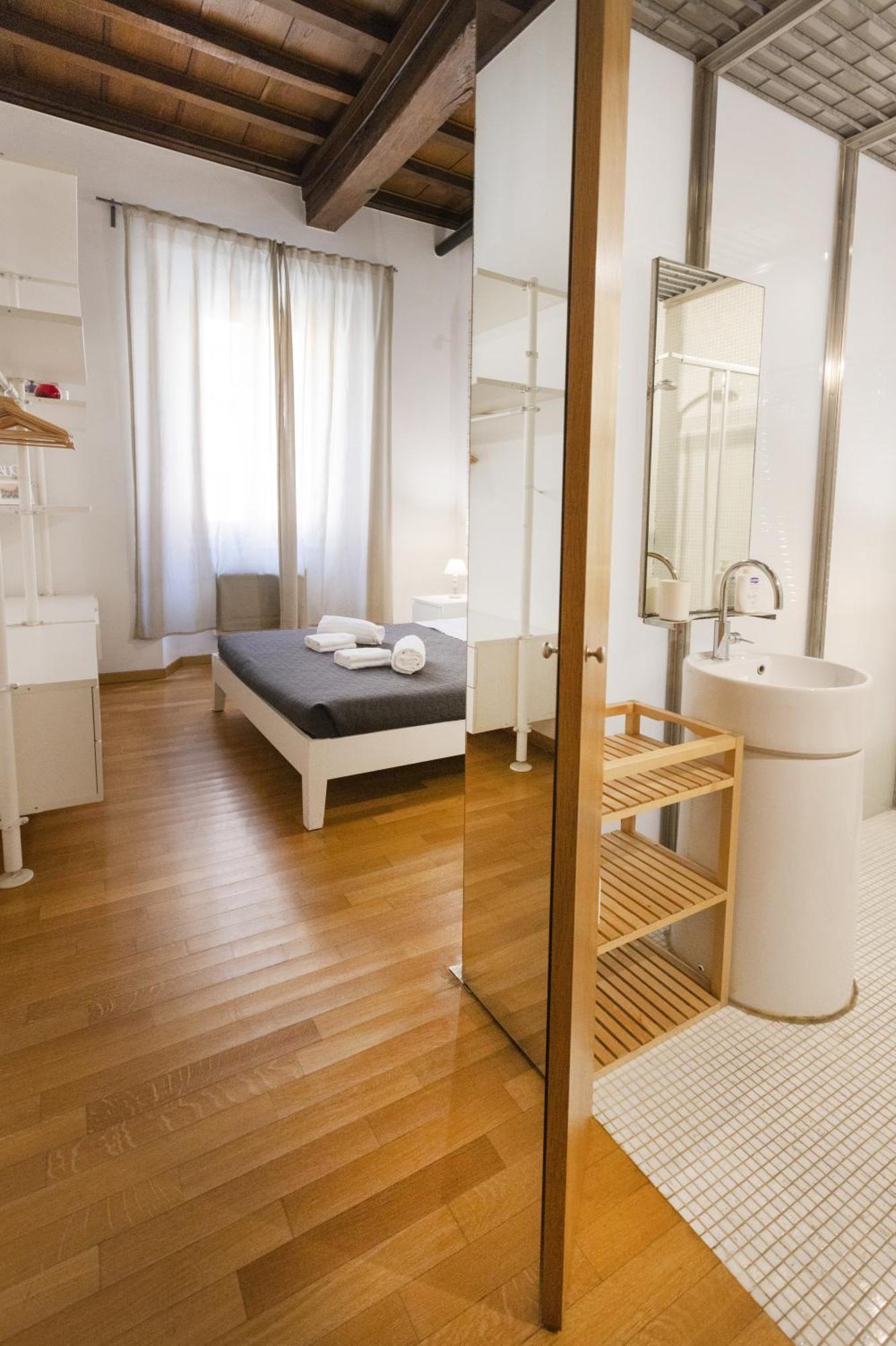 Barberini Apt Close To Fontana Di Trevi Рим Екстер'єр фото