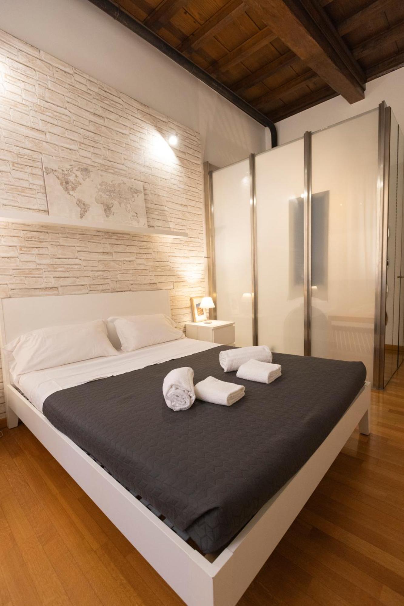 Barberini Apt Close To Fontana Di Trevi Рим Екстер'єр фото