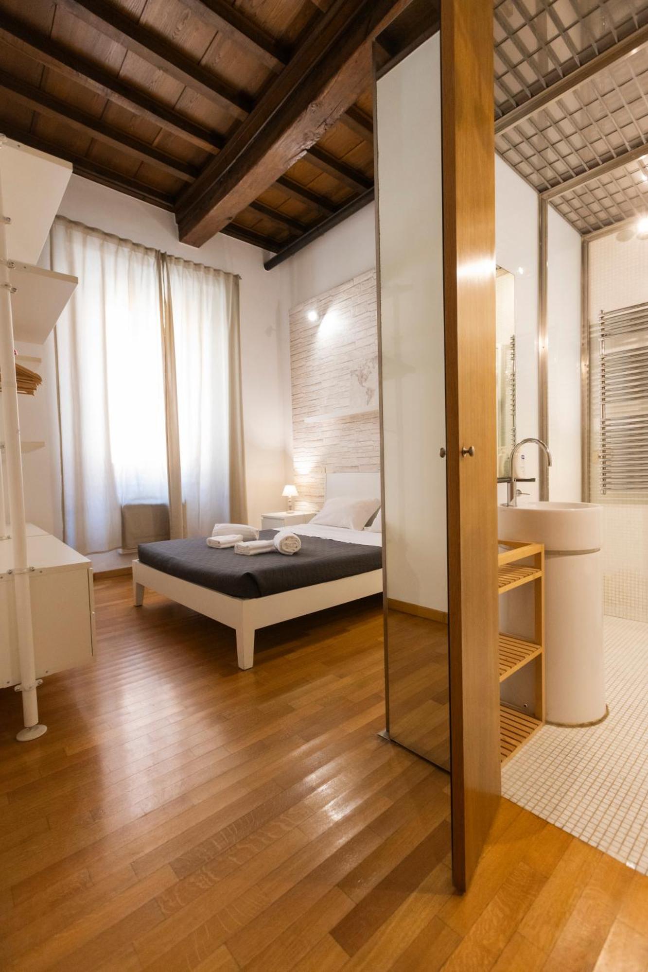 Barberini Apt Close To Fontana Di Trevi Рим Екстер'єр фото