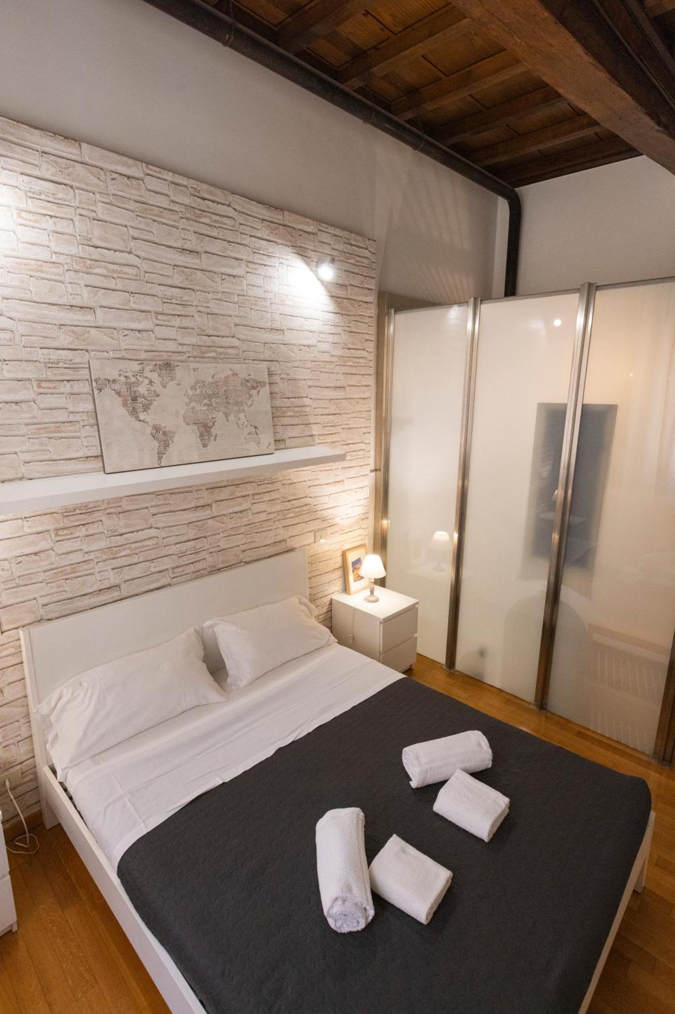 Barberini Apt Close To Fontana Di Trevi Рим Екстер'єр фото