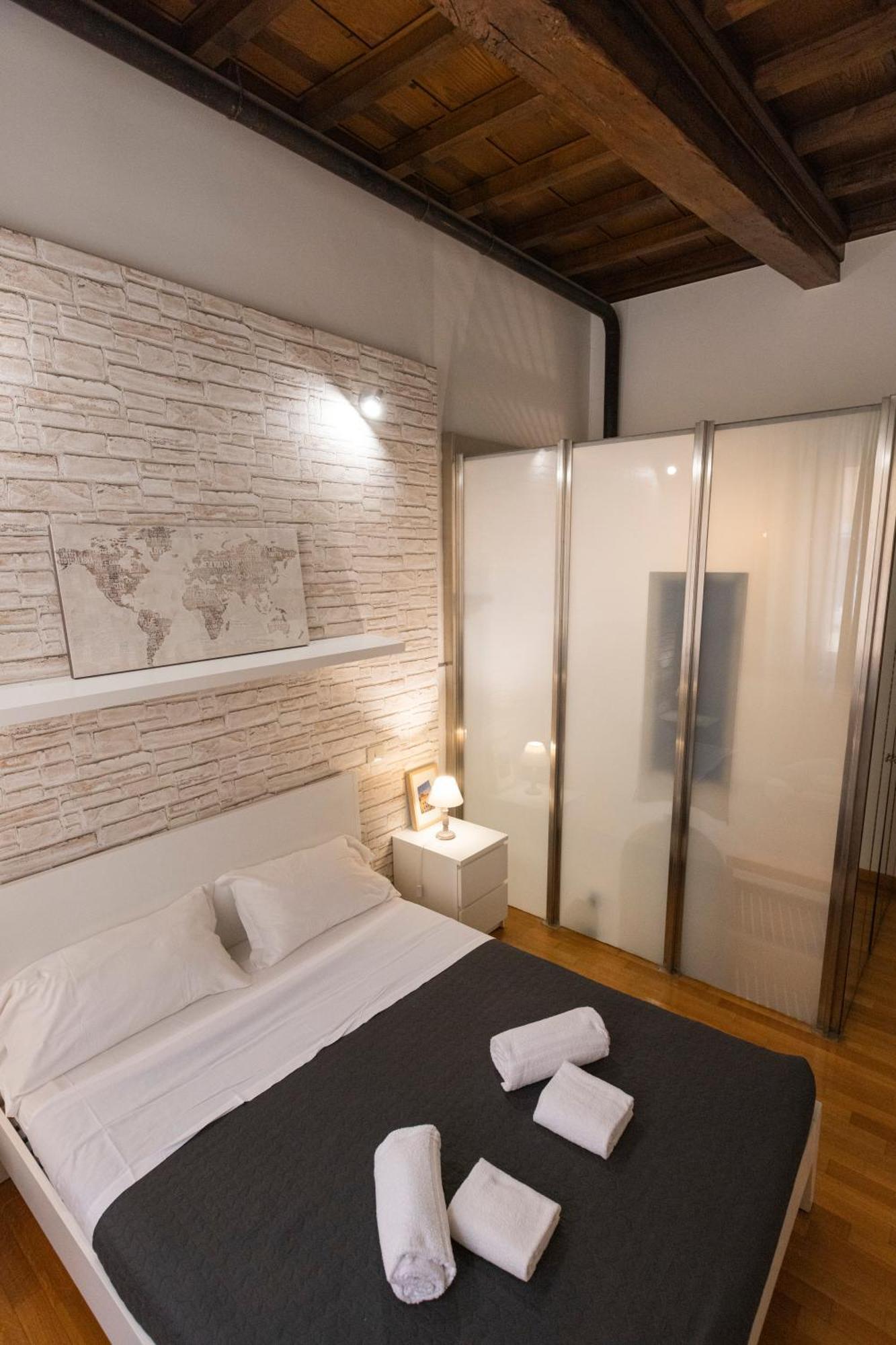Barberini Apt Close To Fontana Di Trevi Рим Екстер'єр фото